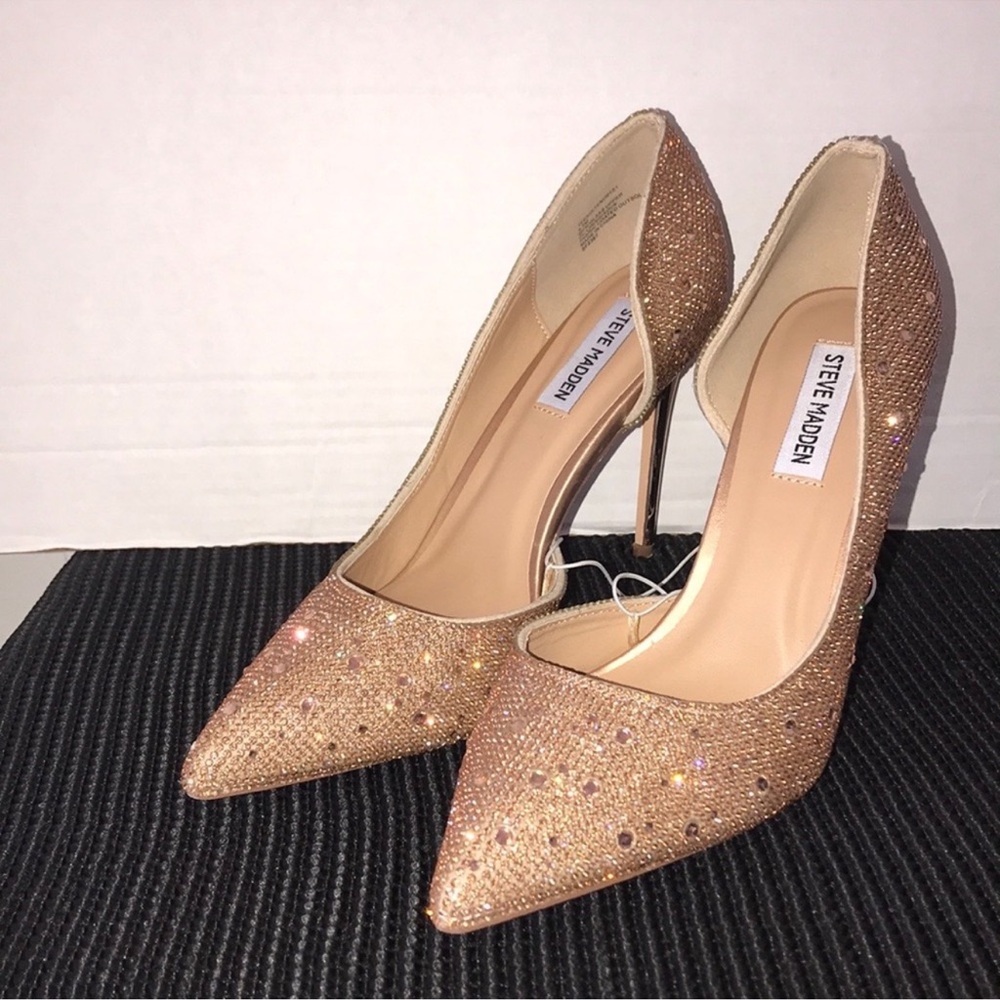 🆕Steve Madden Pumps Mismatched Size
